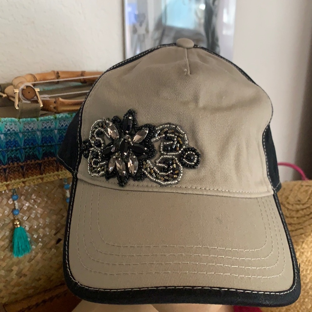 Tropical trends hat NWT beaded dorfman pacific